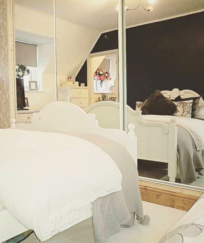 Mirrored sliding wardrobe - mirrored,